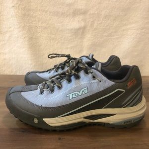 Teva tennis shoes size 6